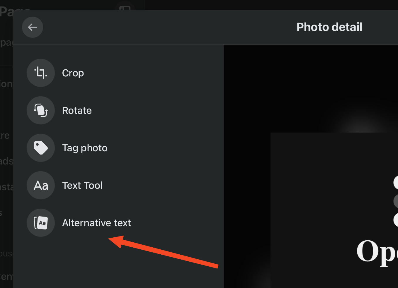 Red arrow pointing at 'Alternative text' button on Facebook image editing interface